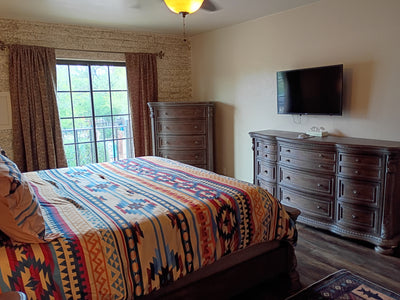 John Wayne King Bed Guest Room and Suite near Pool
