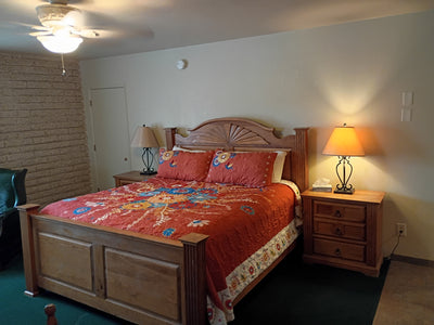 Annie Oakley Guest Room and Suite