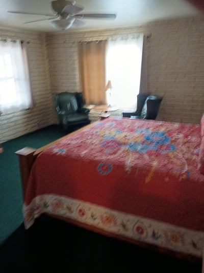 Annie Oakley Guest Room and Suite