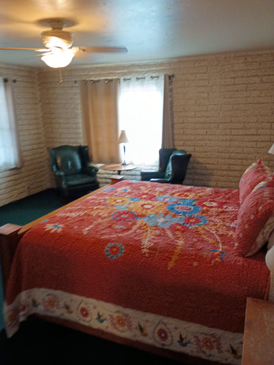 Annie Oakley Guest Room and Suite