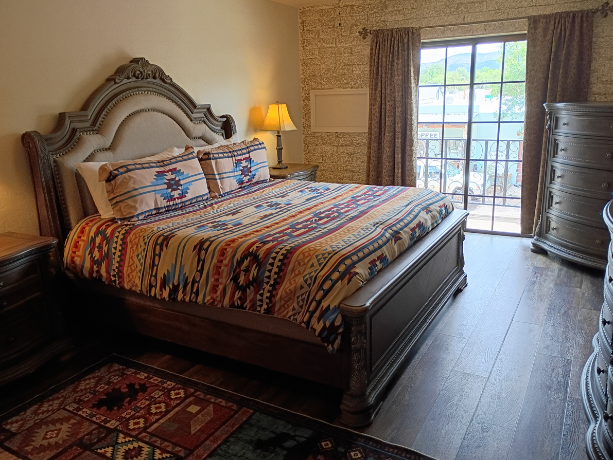 John Wayne King Bed Guest Room and Suite near Pool